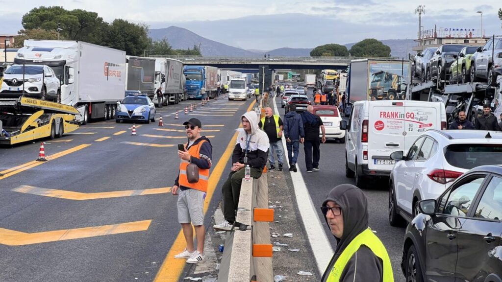 Solidali finché non tocca a noi: la lezione scomoda della protesta dei tir