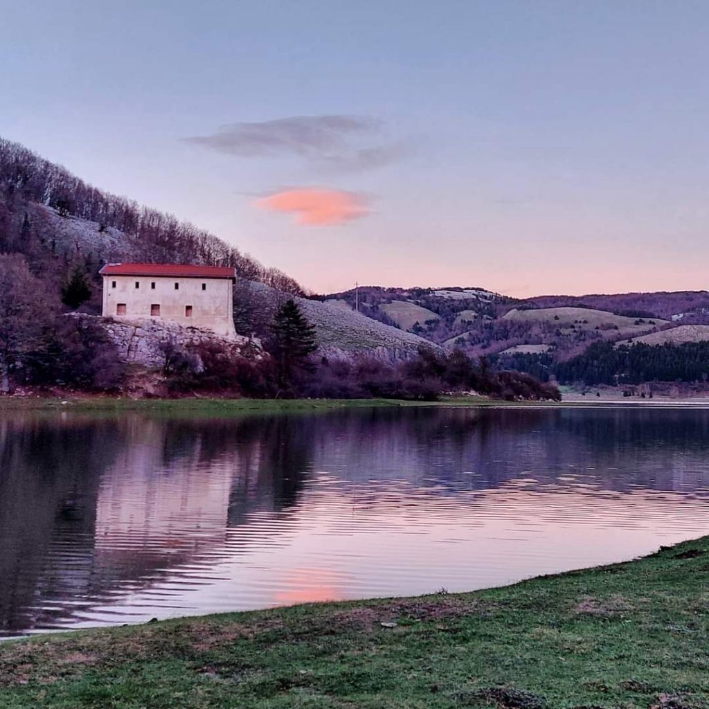 Altopiano del Laceno, svolta per l’ex Albergo al Lago: spunta un privato pronto a investire