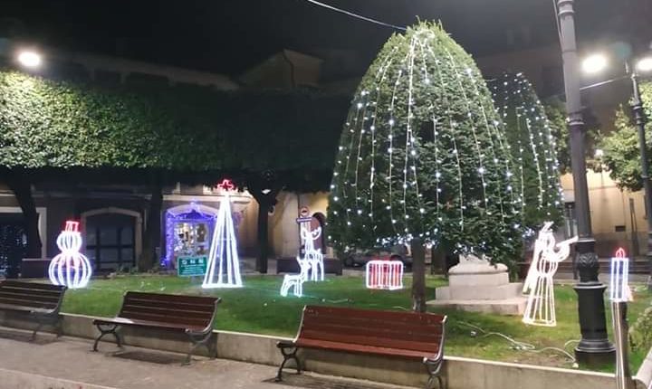 bagnoli-natale-2018-luminarie-piazza-di-capua-1